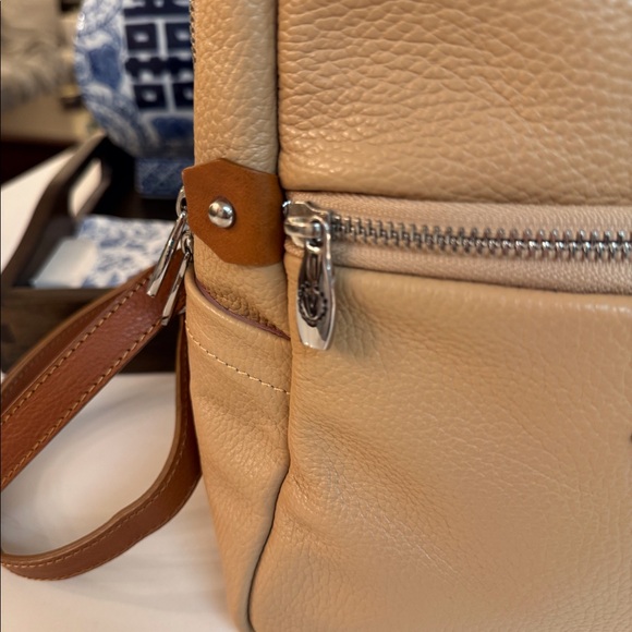 💛🤎 NWOT VALENTINA LEATHER BACKPACK! - Picture 4 of 12